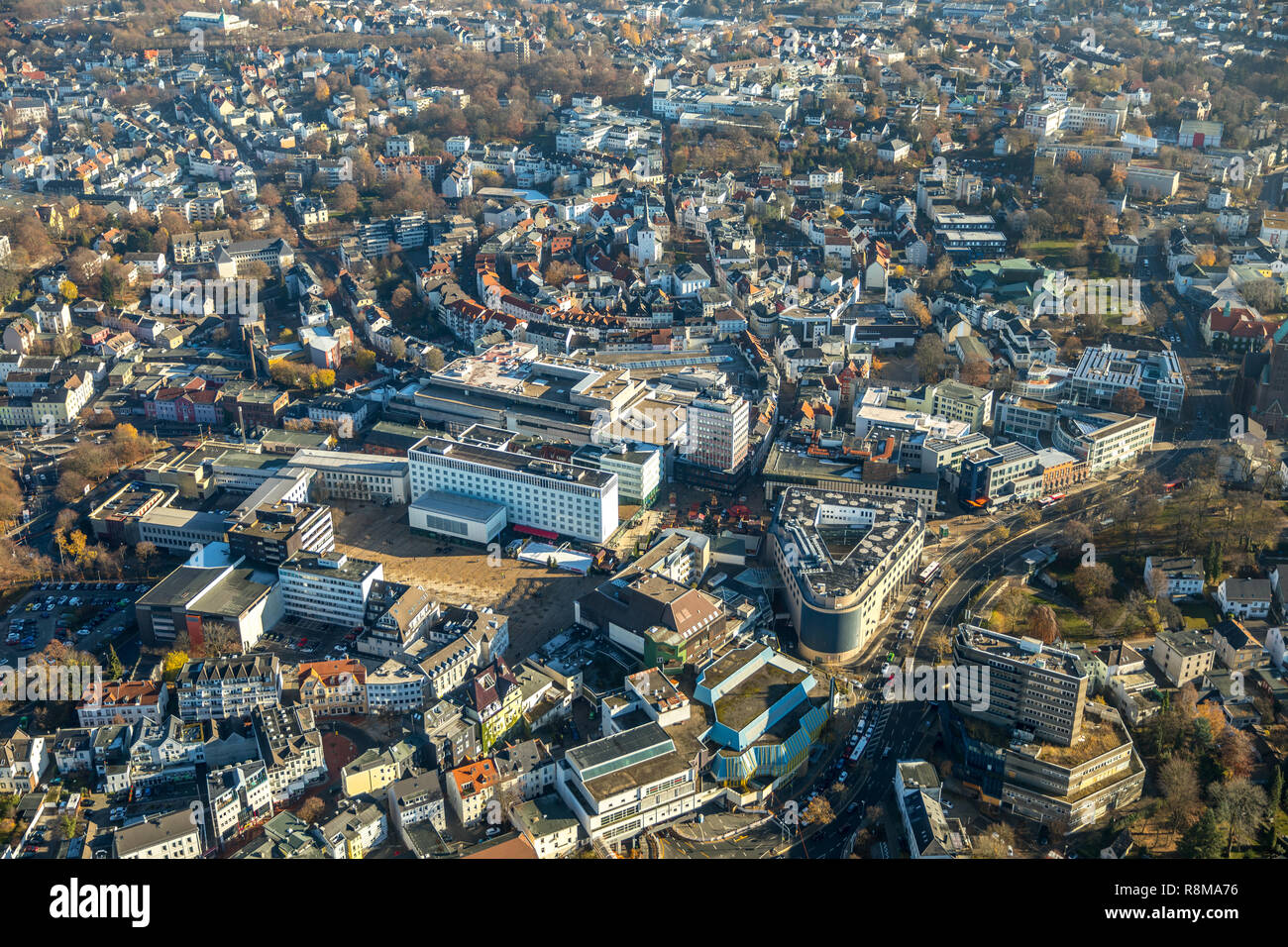 Vista aerea, municipio Lüdenscheid, la Town Hall Square, il centro commerciale Centro di poppa, Shopping Centre Star Square, sullo sfondo la Chiesa del nostro Salvatore, Foto Stock