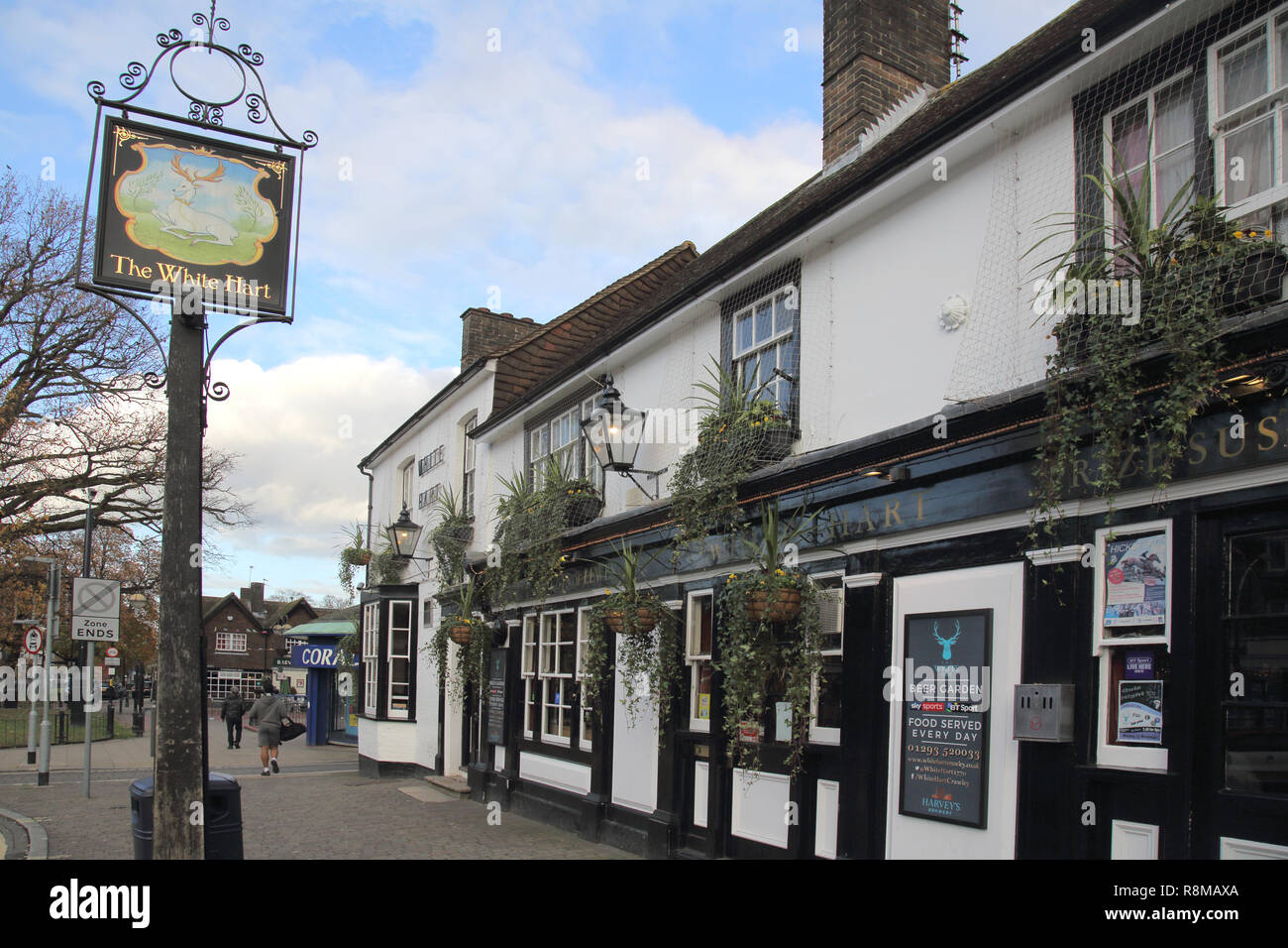 Il White Hart pub in crawley town center west sussex Foto Stock
