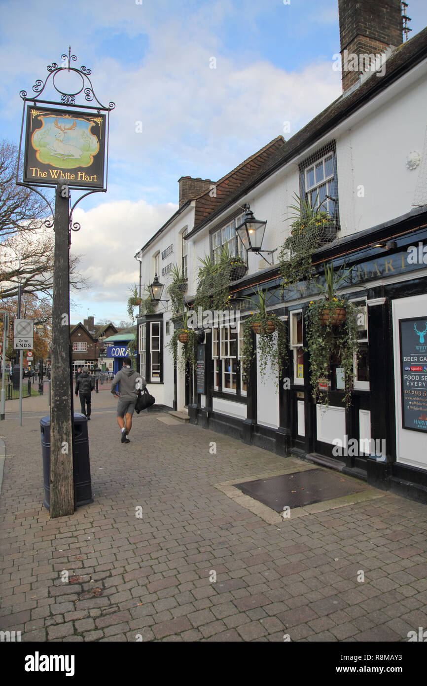 Il White Hart pub in crawley town center west sussex Foto Stock