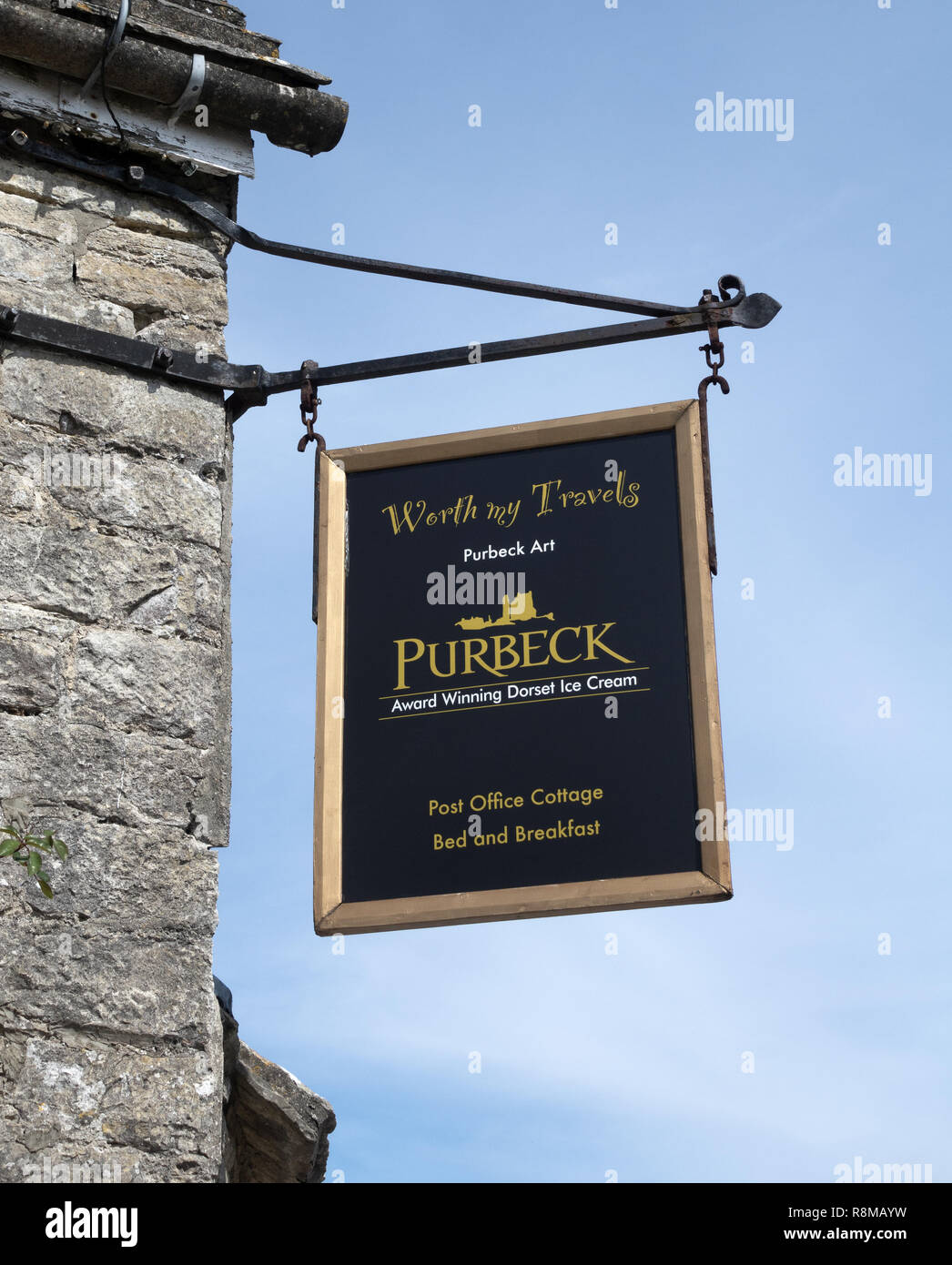 Purbeck premiando il cartello del gelato che appende in Worth Matravers, Isola di Purbeck, Dorset, Inghilterra, UK Foto Stock
