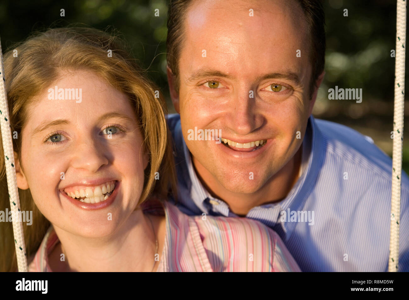 E per il divertimento di tutta la famiglia su un cortile swing, USA (parte di una serie) Foto Stock