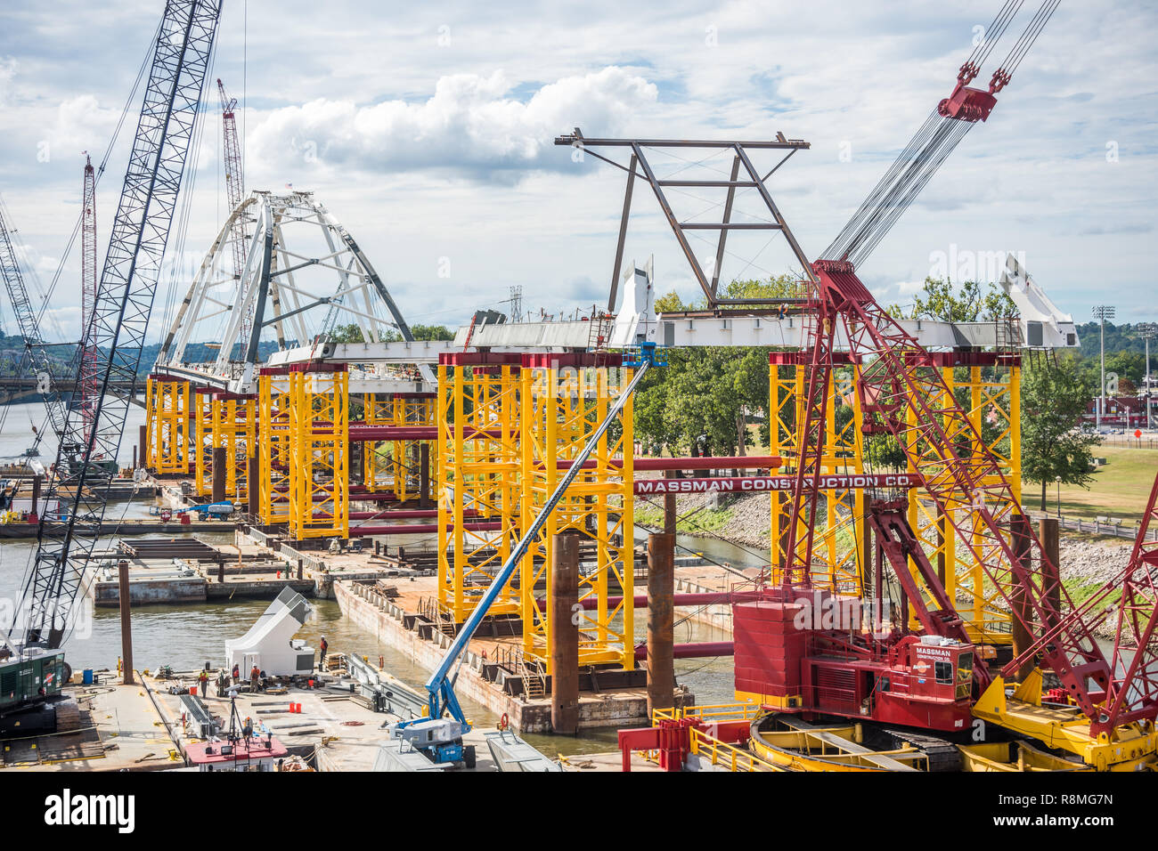 Costruzione del Broadway ponte che attraversa il fiume Arkansas a Little Rock Foto Stock