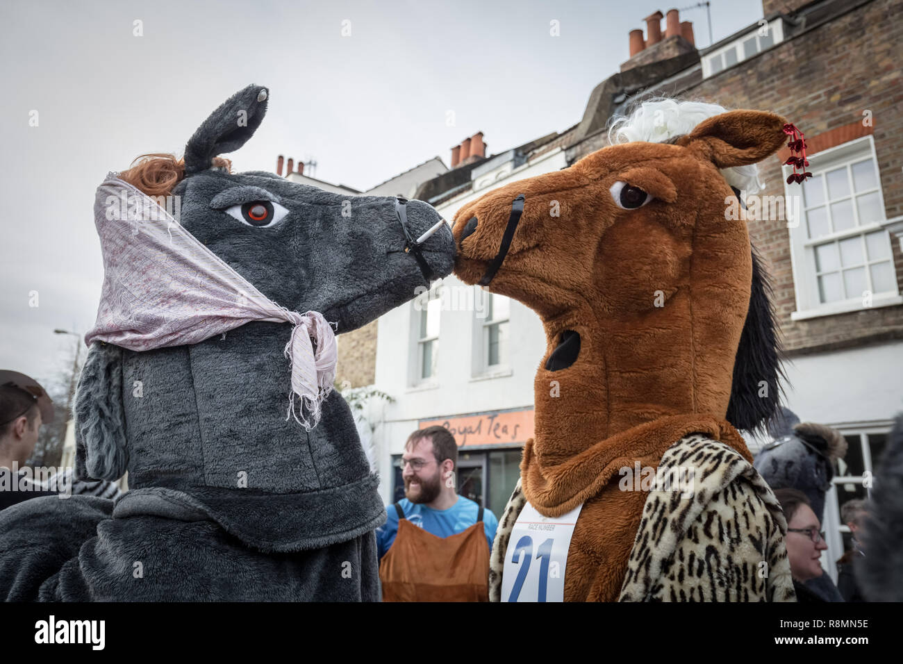 Londra, Regno Unito. 16 dic 2018. Annuale di Natale Londra Pantomime cavallo di razza in Greenwich. Credito: Guy Corbishley/Alamy Live News Foto Stock