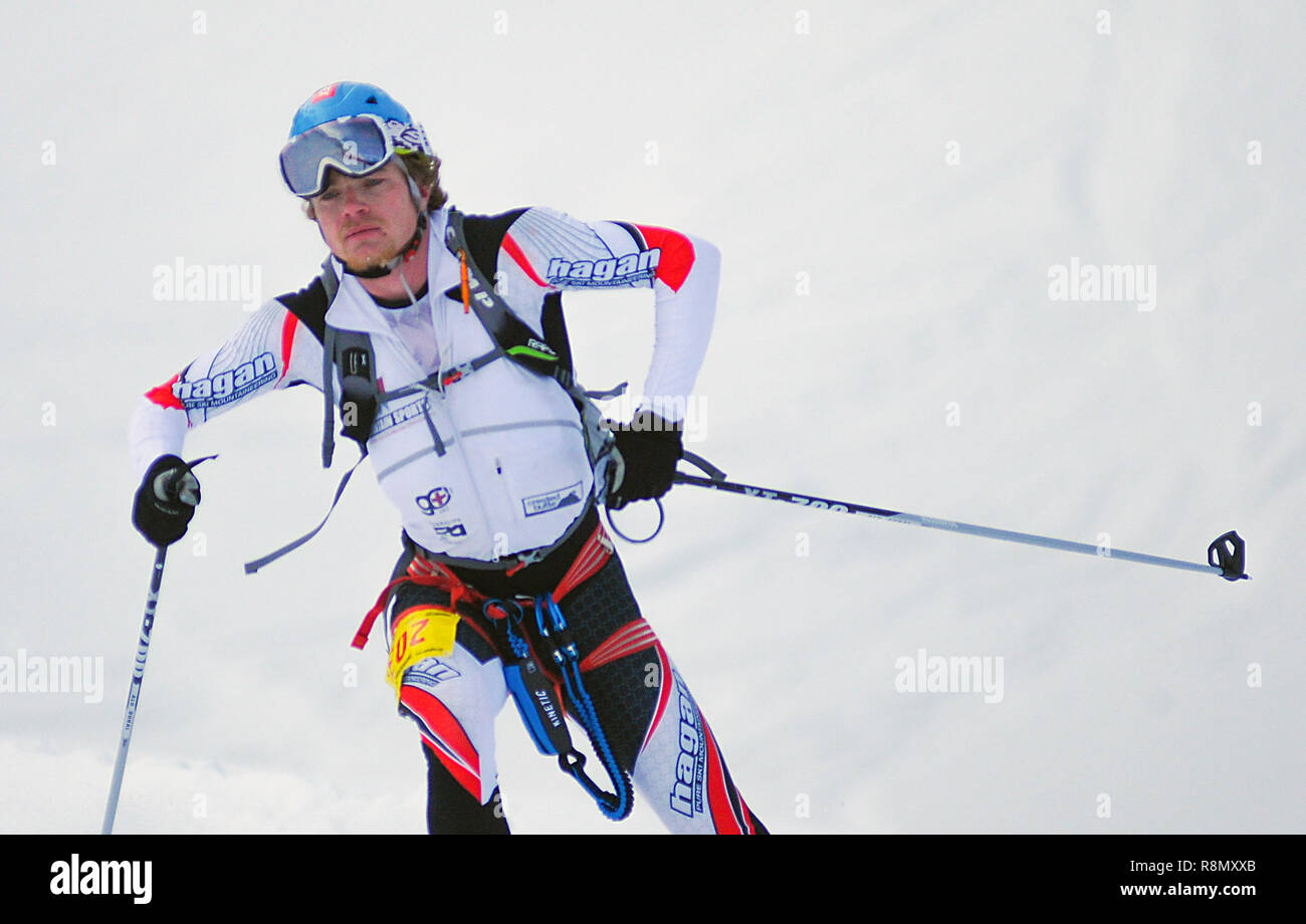 Colorado, Stati Uniti d'America. 15 dic 2018. Western Colorado State University freshman e recentemente nominato USSMA team nazionali di stati, Jacob Dewey, compete nella difficile singoli sci alpinismo gara e si qualifica per i prossimi Campionati del mondo. Arapahoe Basin Ski Area, Dillon, Colorado. Credito: Cal Sport Media/Alamy Live News Credito: Cal Sport Media/Alamy Live News Foto Stock