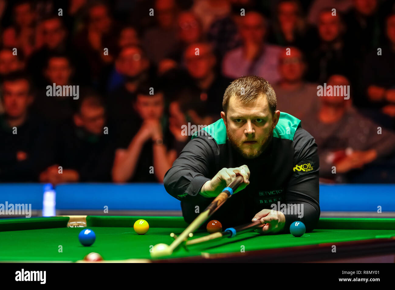 Glasgow, Regno Unito. 16 dic 2018. Home Betvictor nazioni serie Scottish Open finale tra Shaun Murphy (NIR) Vs Mark Allen (ITA). Azione dalla sessione serale con Mark Allen indicando la sessione 5-3 avanti (migliore di 17) Credito: Colin Poultney/Alamy Live News Foto Stock