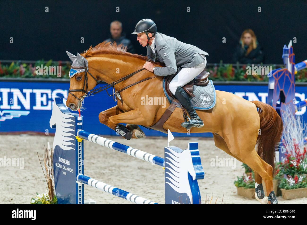 Praga, Repubblica Ceca. Il 15 dicembre, 2018. Global Champions playoff di Praga. Longines Global Champions Super Grand Prix. Ludger Beerbaum equitazione Casello. Arena O2, Praga, Repubblica Ceca. 12/16/18 © Tomas Holcbecher/Alamy Live News Foto Stock