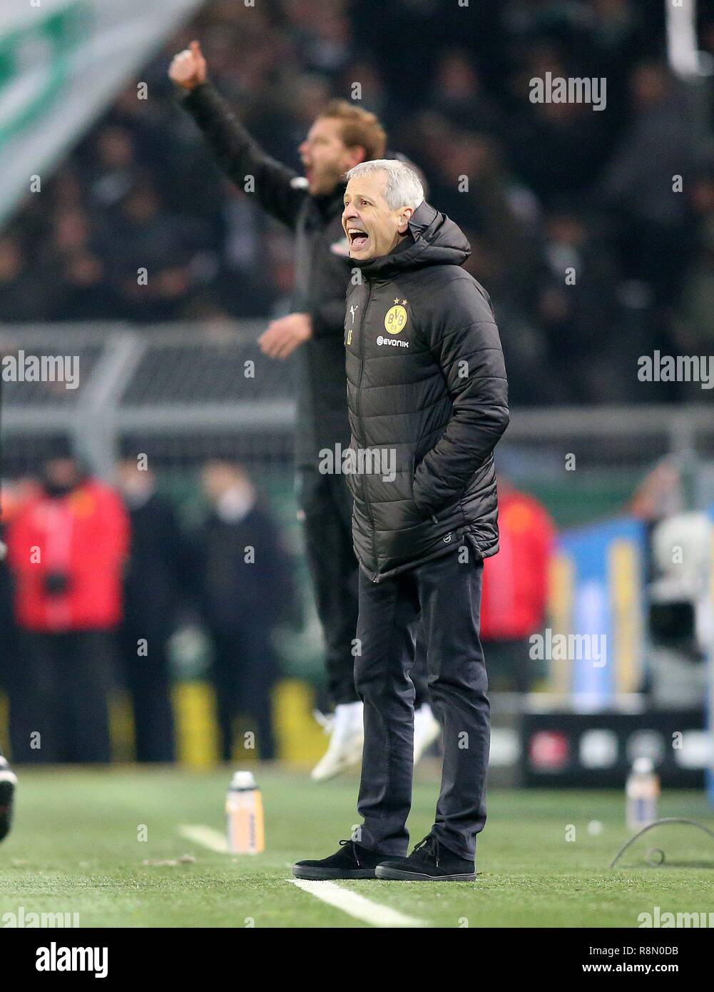 Dortmund, Deutschland. 15 Dic, 2018. firo : 15.12.2018, Fussball, 1.Bundesliga, Saison 2018/2019, BVB, Borussia Dortmund - SV Werder Bremen, Lucien FAVRE, Chef-allenatore, BVB Borussia Dortmund, an der Seitenlinie, ga# gesto, Mimik, ganze figura, |utilizzo del credito in tutto il mondo: dpa/Alamy Live News Foto Stock