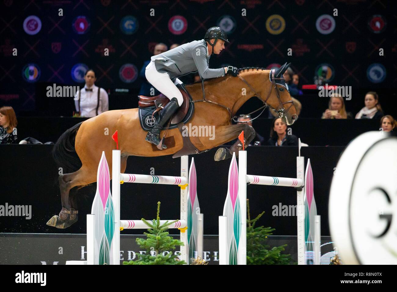 Praga, Repubblica Ceca. Xvi Dec, 2018. I vincitori. Marc Houtzager Sterrehof equitazione's Calimero. NED. Madrid in movimento. GC Praga Super finale di coppa. Showjumping. Playoff di Praga. 16/12/2018. Credito: Sport In immagini/Alamy Live News Foto Stock