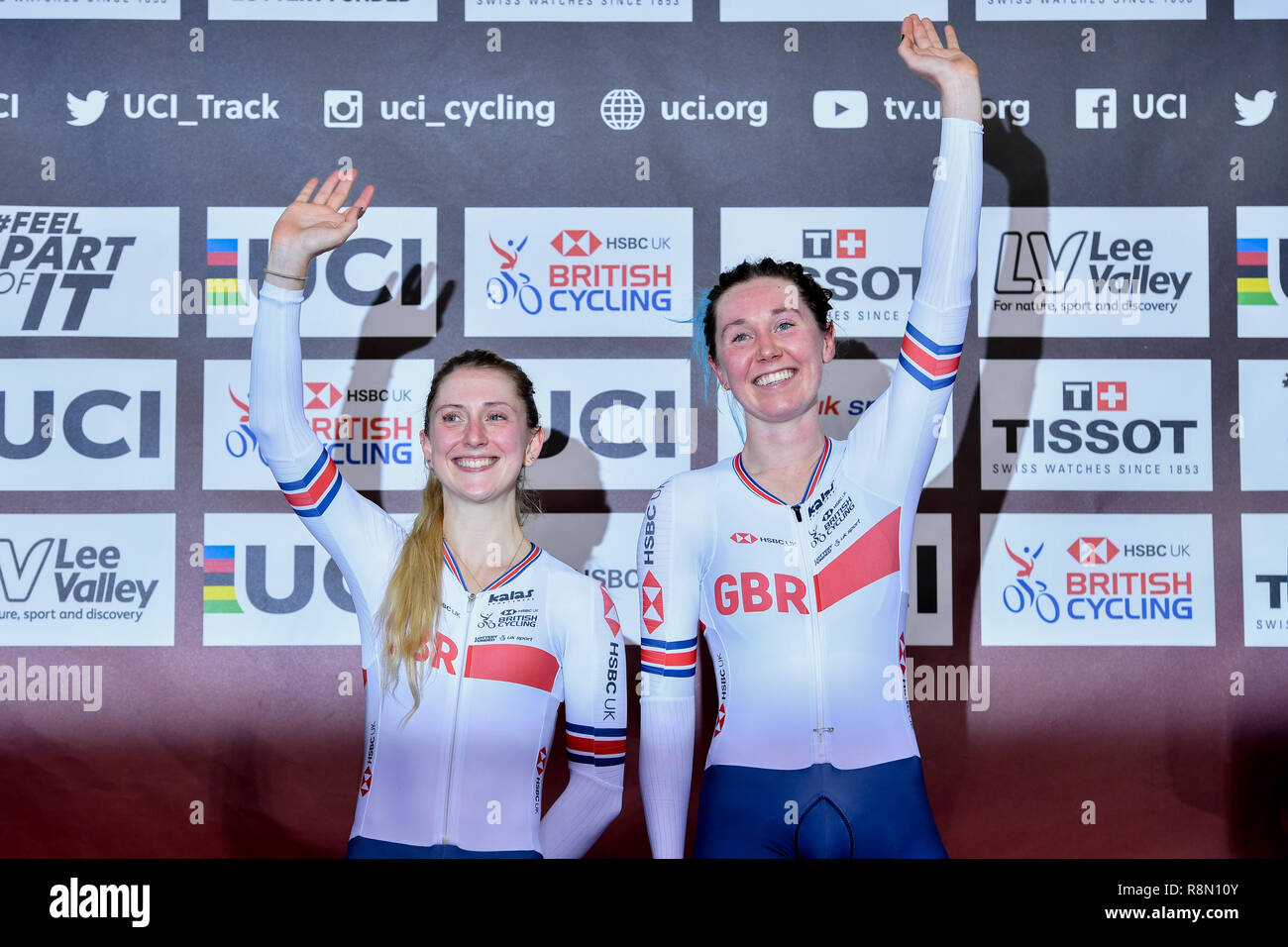 Londra, Regno Unito. Xvi Dec, 2018. Katie Archibald e Laura Kenny alla cerimonia di vittoria dopo aver vinto le donne del Madison durante la finale Tissot UCI ciclismo su pista World Cup IV a Lee Valley VeloPark domenica 16 dicembre 2018. Londra Inghilterra. (Solo uso editoriale, è richiesta una licenza per uso commerciale. Nessun uso in scommesse, giochi o un singolo giocatore/club/league pubblicazioni.) Credito: Taka Wu/Alamy Live News Foto Stock