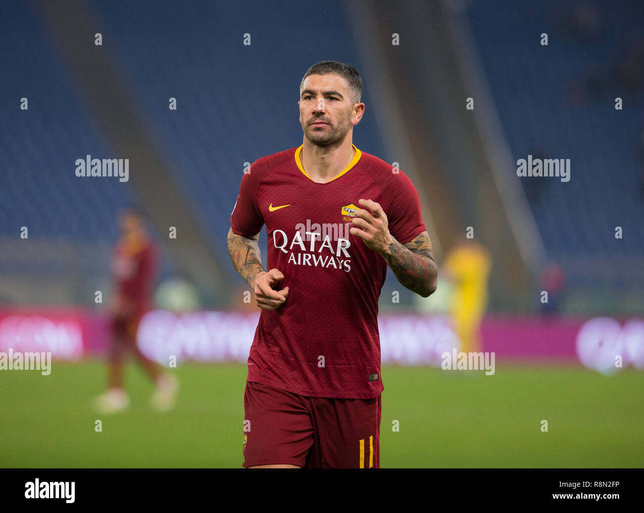 Roma, Italia. Xvi Dec, 2018. Aleksander Kolarov di come Roma visto in azione durante la serie di una partita di calcio tra la Roma e Genova CFC presso lo Stadio Olimpico. (Punteggio finale Roma 3 - 2 Genova) Credito: SOPA Immagini limitata/Alamy Live News Foto Stock
