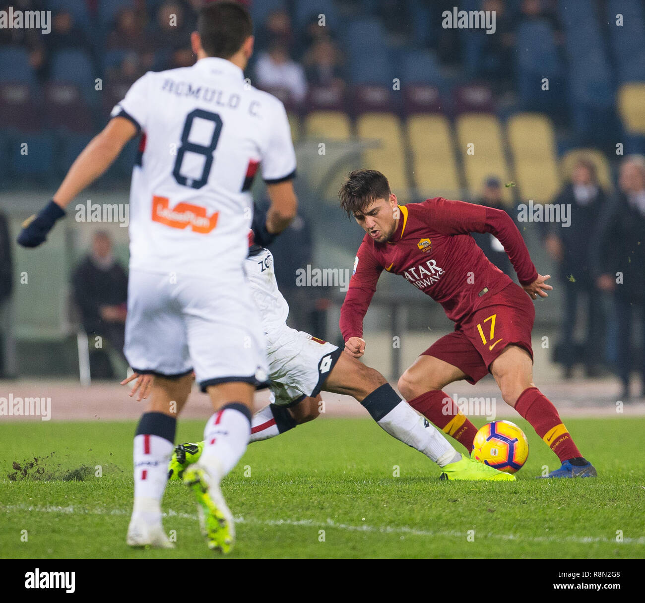 Roma, Italia. Xvi Dec, 2018. Cengiz sotto di come Roma visto in azione durante la serie di una partita di calcio tra la Roma e Genova CFC presso lo Stadio Olimpico. (Punteggio finale Roma 3 - 2 Genova) Credito: SOPA Immagini limitata/Alamy Live News Foto Stock