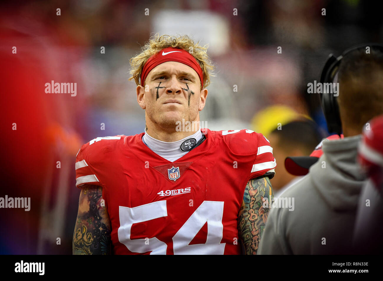 Santa Clara, CA. Xvi Dec, 2018. San Francisco 49ers difensivo fine Cassio Marsh (54) sull'emarginare durante la NFL partita di calcio tra i Seattle Seahawks e San Francisco 49ers a Levi's Stadium di Santa Clara, CA. Chris Brown/CSM/Alamy Live News Foto Stock