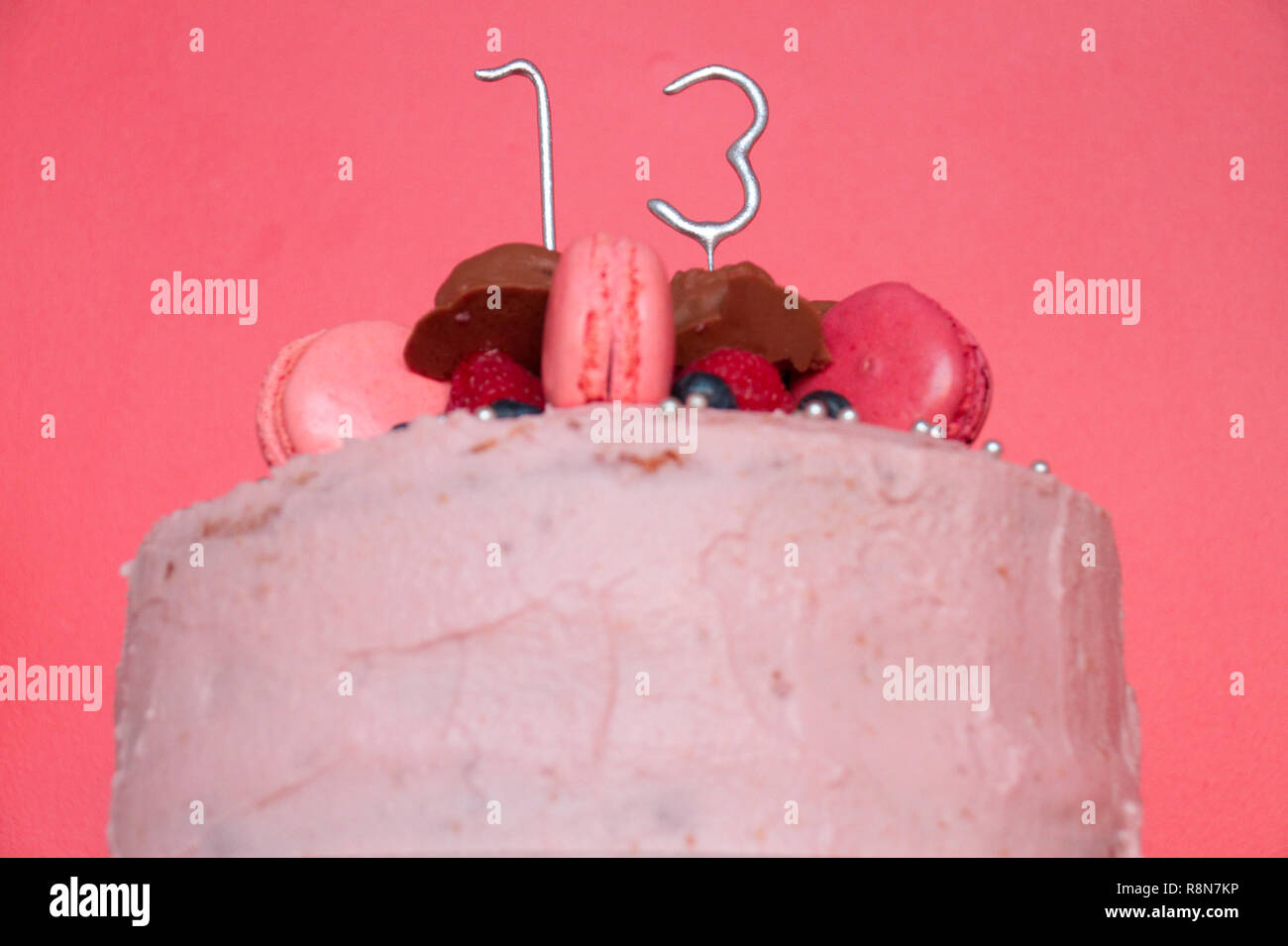 Torta Di Compleanno Per 13 Anno Vecchia Ragazza Foto Stock Alamy