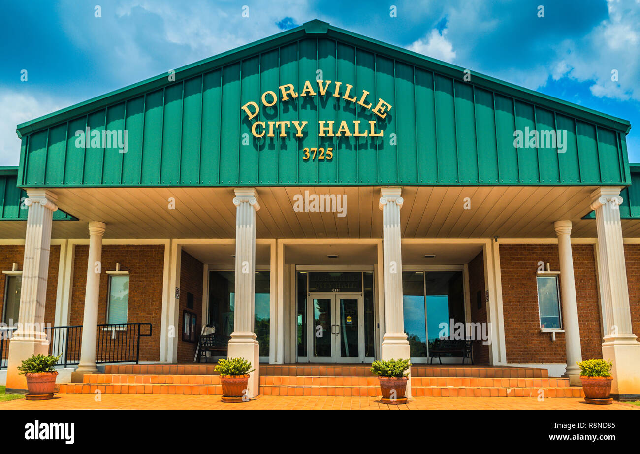 Doraville Municipio è raffigurato in Doraville, Georgia, 28 maggio 2014. La città fu incorporata nel 1871 per soddisfare le esigenze della comunità agricola. Tod Foto Stock