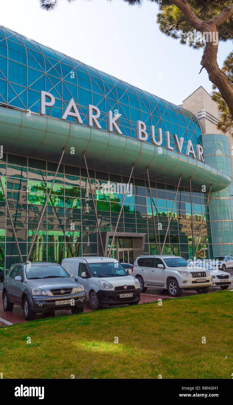 Baku/AZERBAIGIAN - Novembre 27, 2018. Edificio moderno Park Bulvar centro business Foto Stock