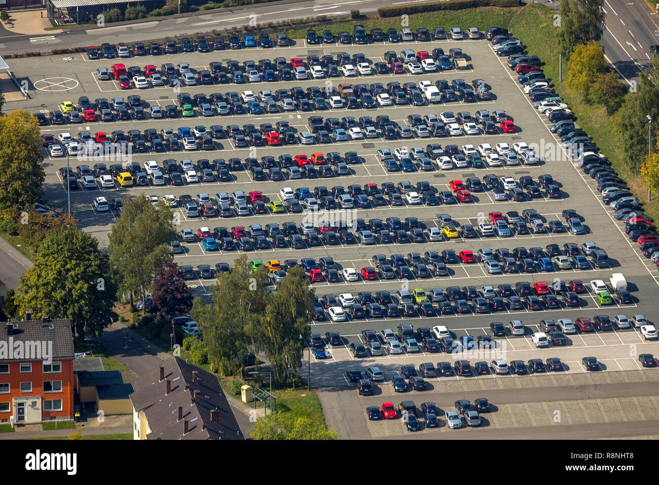 Vista aerea, dipendente parcheggio, SMS group GmbH, auto, autonoleggio, parcheggio , Parcheggio gratuito, Hillnhütten, Hilchenbach, Rothaargebirge, Siegerland, Nort Foto Stock