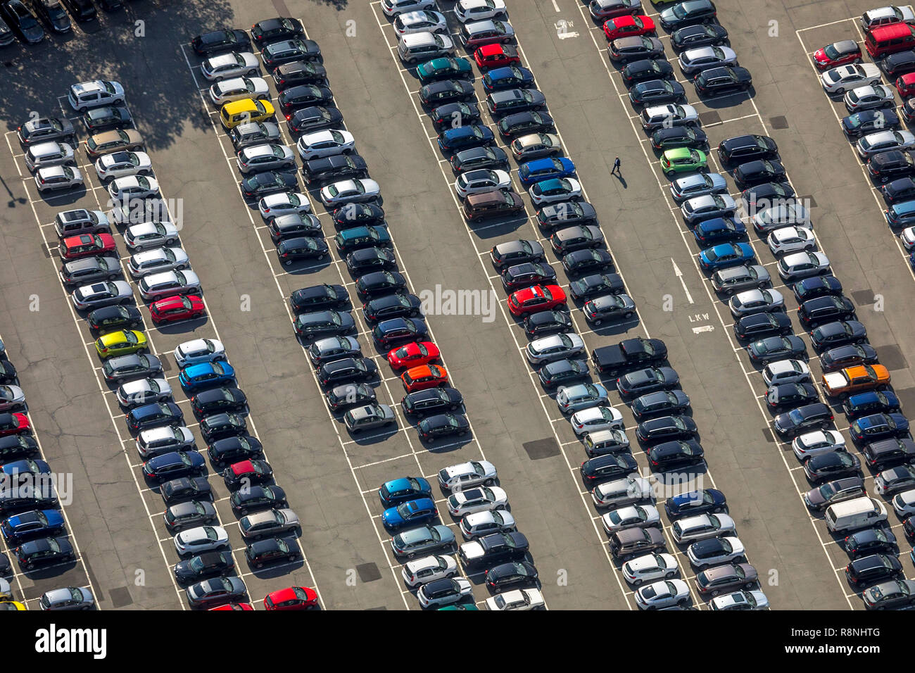 Vista aerea, dipendente parcheggio, SMS group GmbH, auto, autonoleggio, parcheggio , Parcheggio gratuito, Hillnhütten, Hilchenbach, Rothaargebirge, Siegerland, Nort Foto Stock