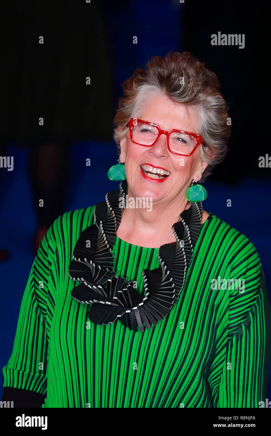 Prue Leith alla premiere di Mary Poppins ritorna alla Royal Albert Hall di Londra, Regno Unito Foto Stock