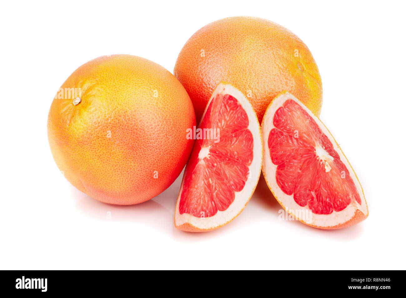 Pompelmo e fette isolati su sfondo bianco Foto Stock