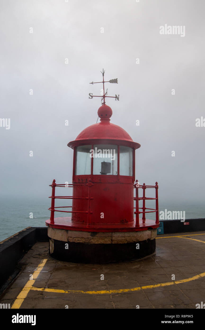 Nazaré canyon faro , Canhão da Nazaré Surf mondo record grandi onde Foto Stock