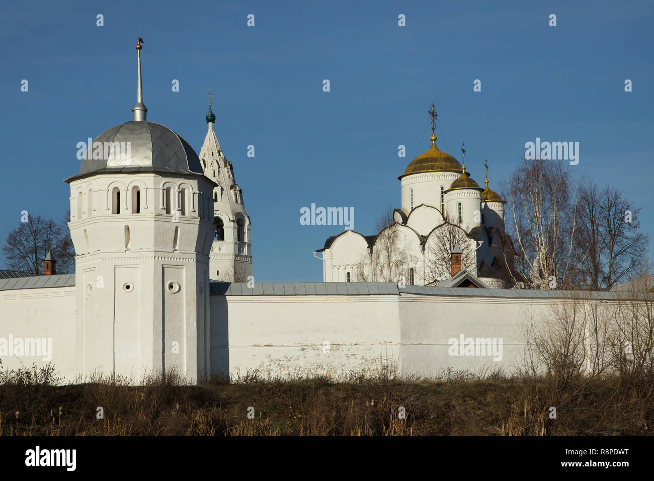 Intercessione monastero (Monastero Pokrovsky) con l intercessione della Cattedrale (1518) in Suzdal, Russia. Foto Stock
