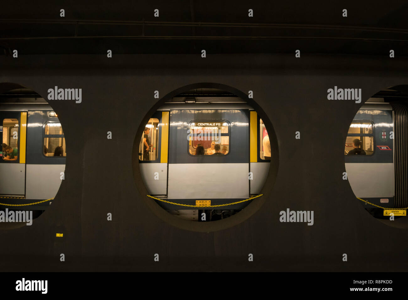 Vista orizzontale della Metropolitana di Milano, Italia. Foto Stock