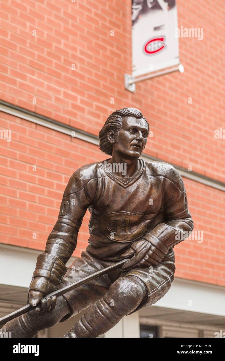 Canada Quebec, Montreal, Bell Centre, arena di Montreal Canadiens squadra di hockey, statua di hockey legend Guy Lafleur Foto Stock