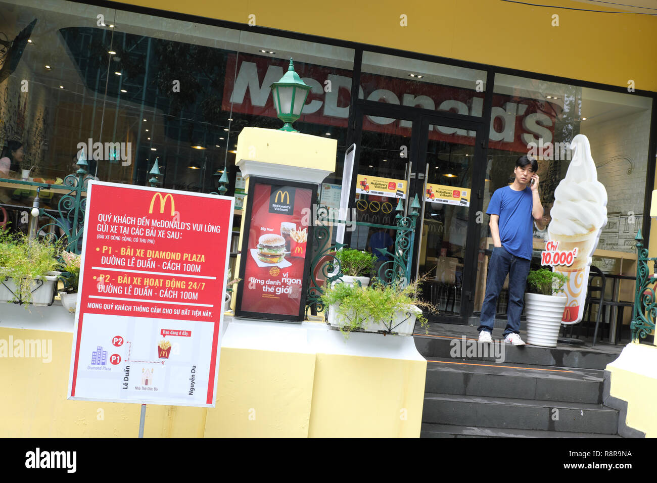 La città di Ho Chi Minh, Vietnam - Mcdonalds un ristorante fast food Ho Chi Minh City nel mese di agosto 2018 Foto Stock