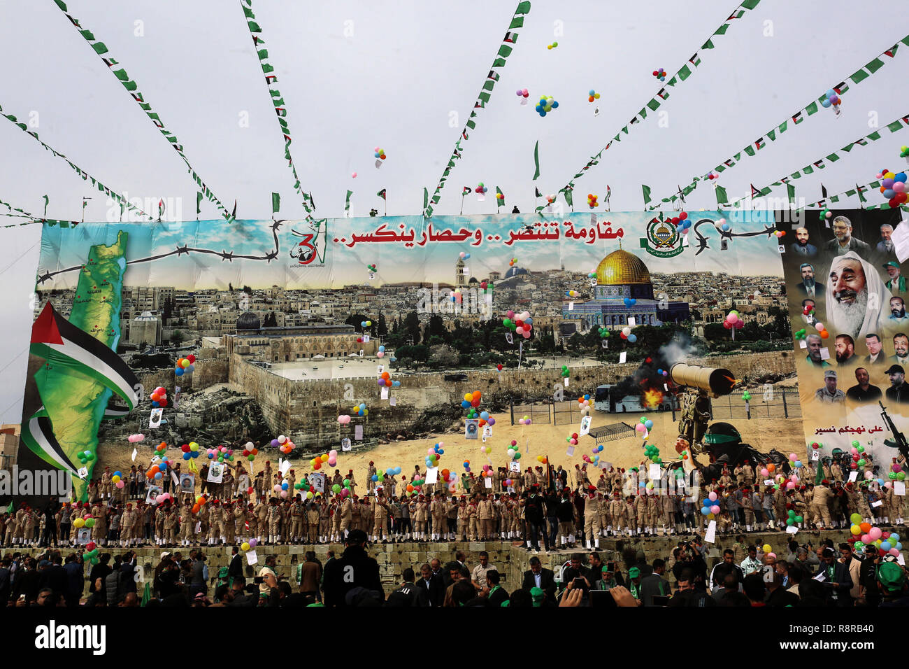 La striscia di Gaza, la Palestina. 16 dicembre 2018. Palestinesi prendere parte in un rally segnando il trentunesimo anniversario di Hamas, fondatori di Gaza City, il 16 dicembre Foto Stock