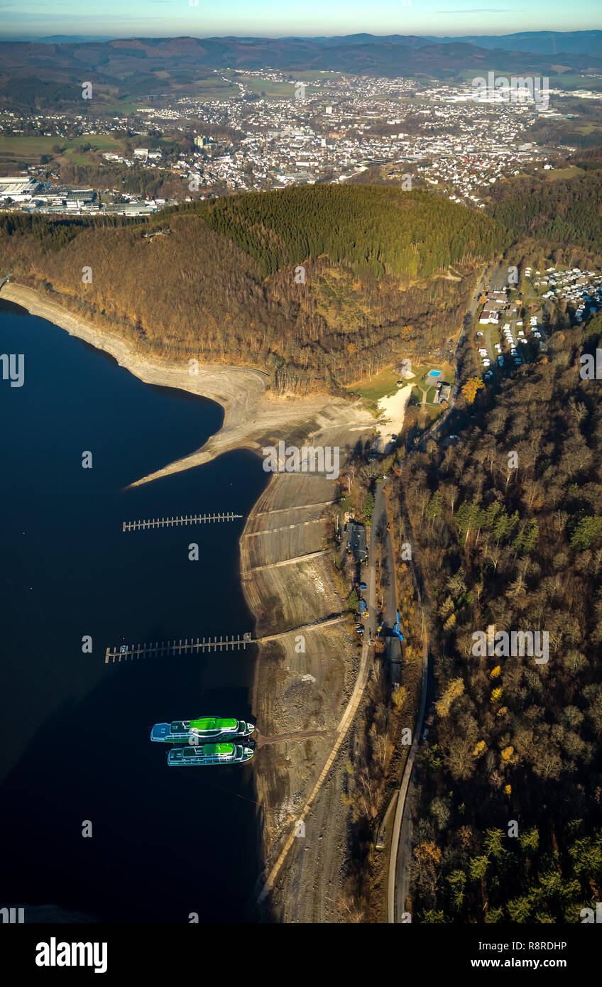 Vista aerea, White Fleet Bigge lago, le gite in barca sono giacenti in secco, le navi da passeggeri, pontili per le barche a vela, Bigge lago, Bigge dam, serbatoio, l Foto Stock