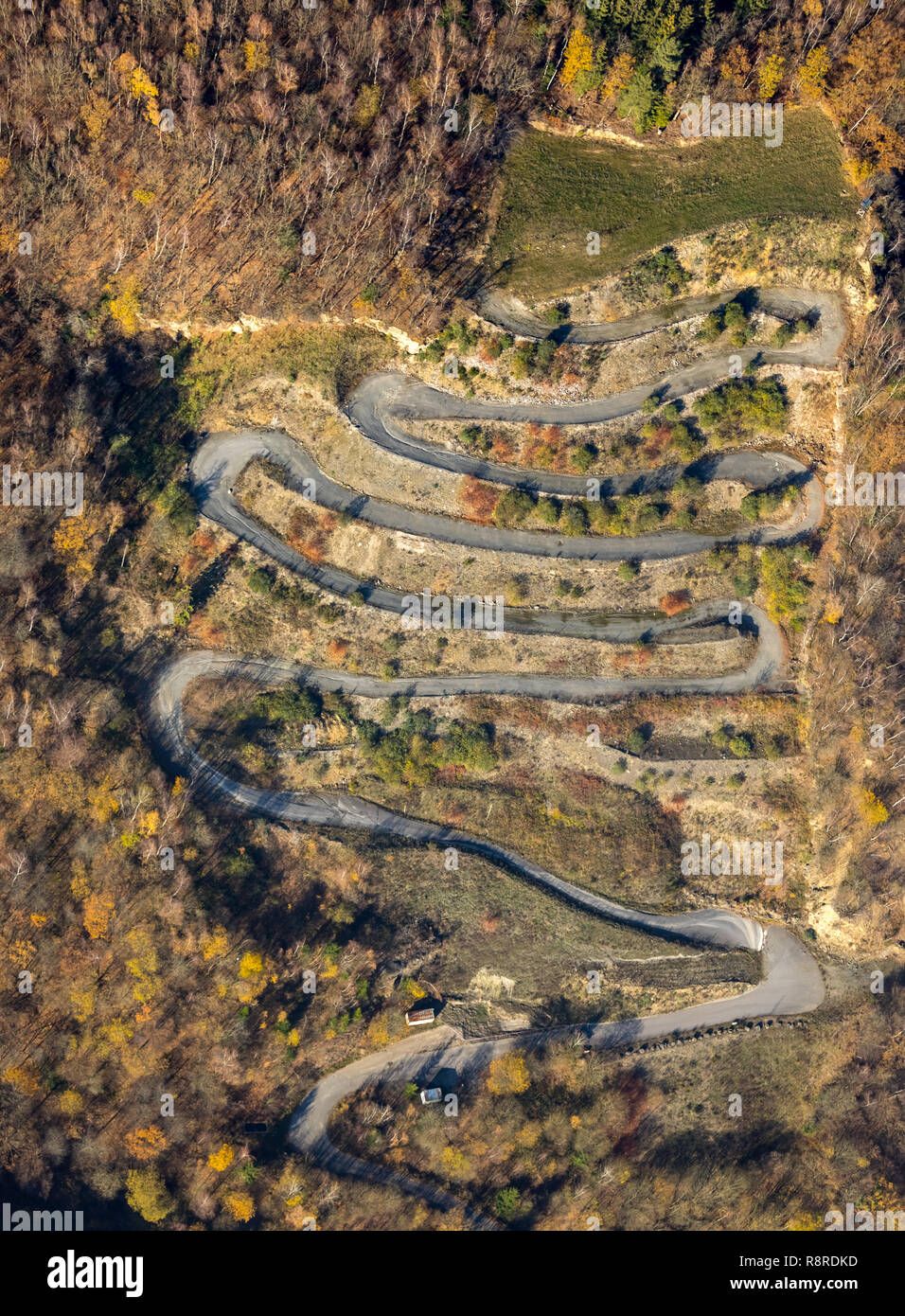Vista aerea, Gummersbach, pista di motocross, serpentine, percorso di avvolgimento in prossimità del Aggertalsperre, Bergneustadt, Oberbergisches Land, Nord Rhine-Westphali Foto Stock