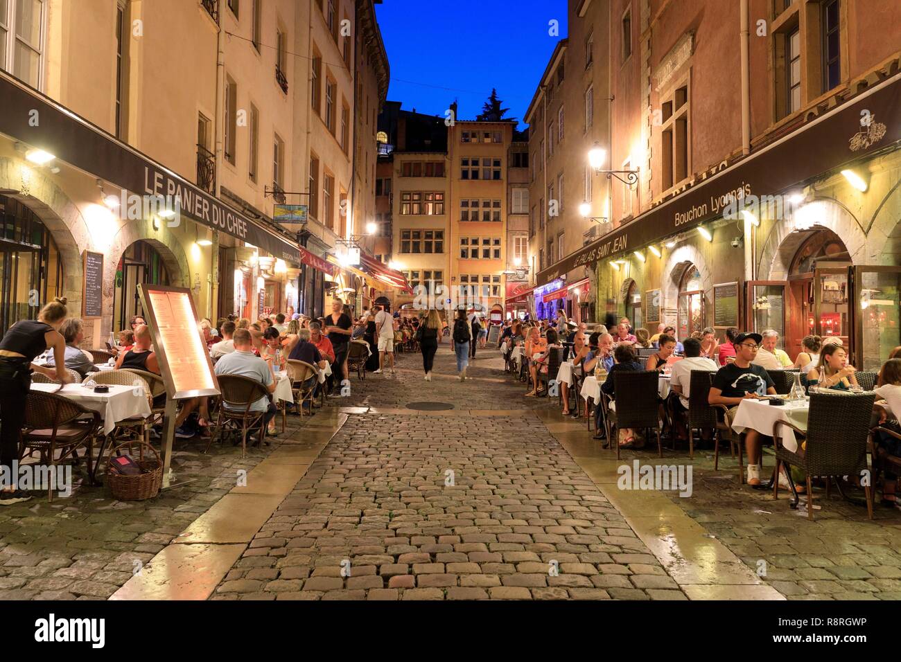 Francia, Rhone, Lione, 5° distretto, il vecchio quartiere di Lione, storico sito elencato come patrimonio mondiale dall' UNESCO, Place Neuve Saint Jean Foto Stock