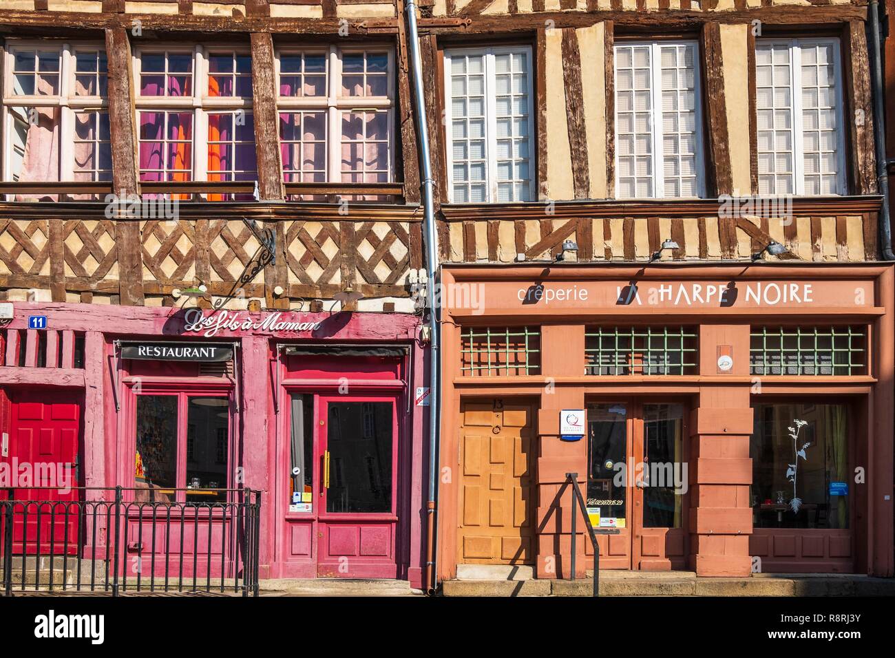 Francia, Ille et Vilaine, Rennes, Champ-Jacquet square è rivestito con il XVII secolo metà case con travi di legno Foto Stock