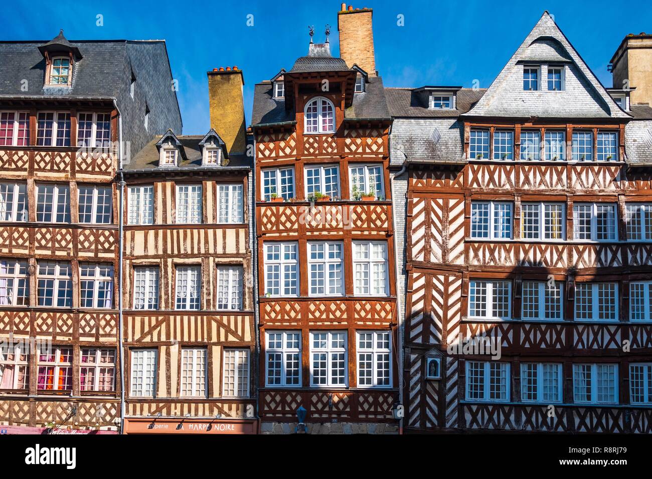 Francia, Ille et Vilaine, Rennes, Champ-Jacquet square è rivestito con il XVII secolo metà case con travi di legno Foto Stock