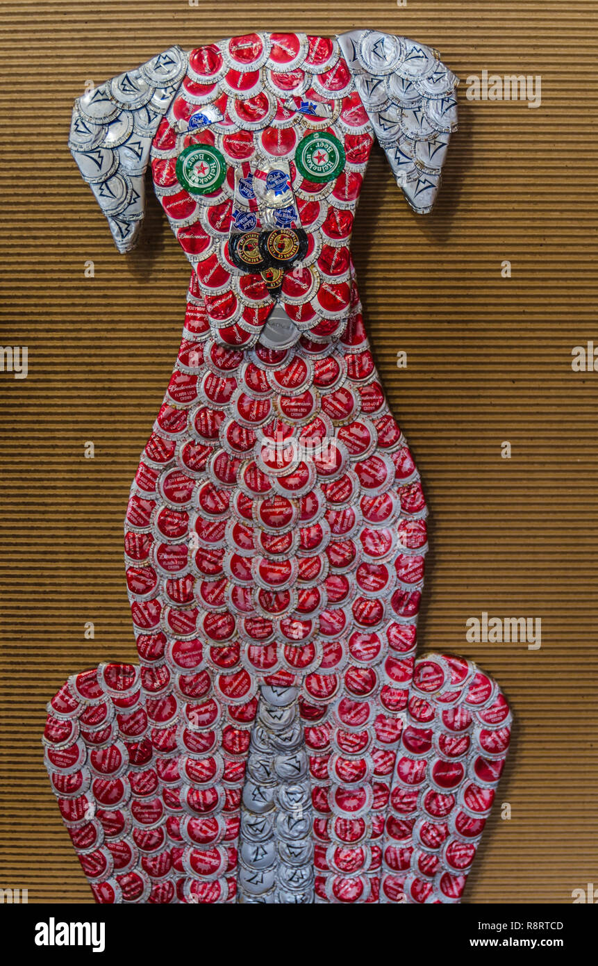 Opera d'arte della bottiglia riciclata immagini e fotografie stock ad alta  risoluzione - Alamy