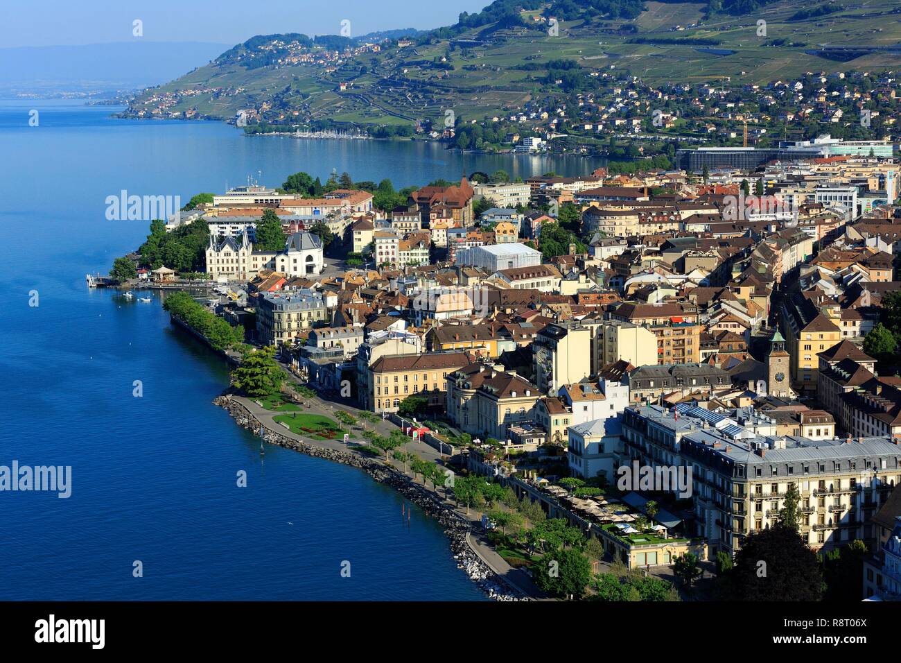 La Svizzera, nel Cantone di Vaud, sul Lago di Ginevra, nel distretto di La Riviera Pays d'Enhaut, Vevey (vista aerea) Foto Stock