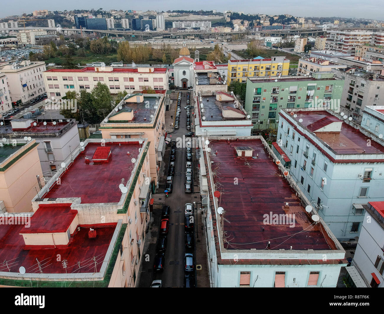 Rione Luzzatti, quartiere di Poggioreale, dove il mondo storia di successo dello scrittore di Elena Ferrante, Amica geniale, è impostato, che ora è diventato una serie TV fiction. 17/12/2018, Napoli, Italia Foto Stock