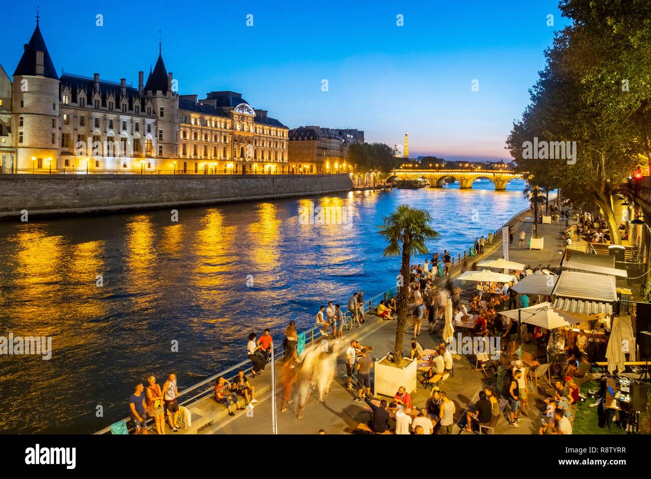Francia, Parigi, le rive della Senna classificati dall'UNESCO, Rives de Seine Park, Paris Plage evento e la Conciergerie Foto Stock