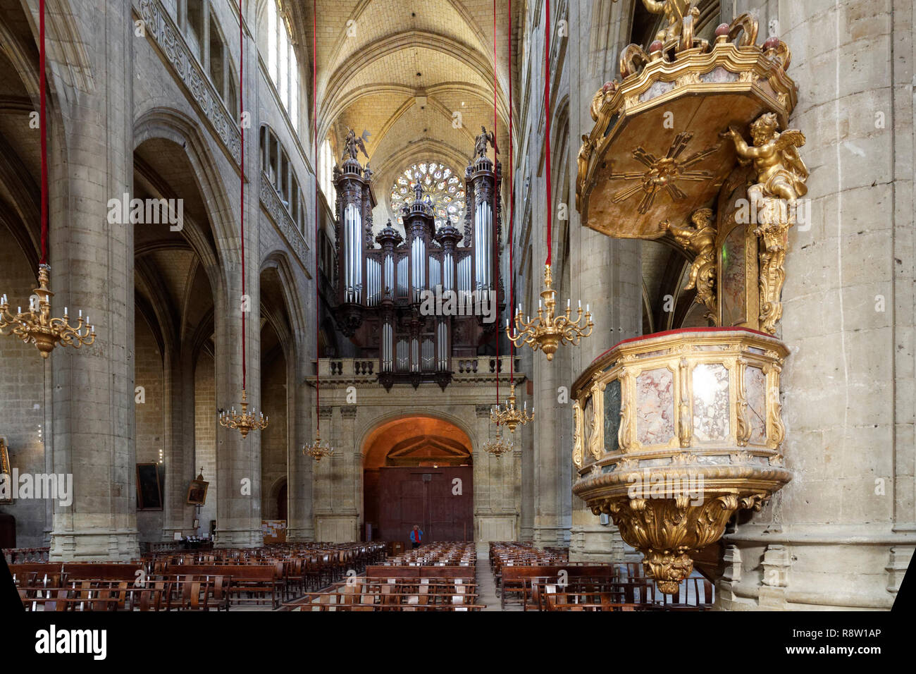 Francia, GERS, AUCH, fermata su El Camino de Santiago, St Marie Cattedrale datata XV, XVI e XVII secolo, il grande organo barocco da Jean de Joyeuse Foto Stock