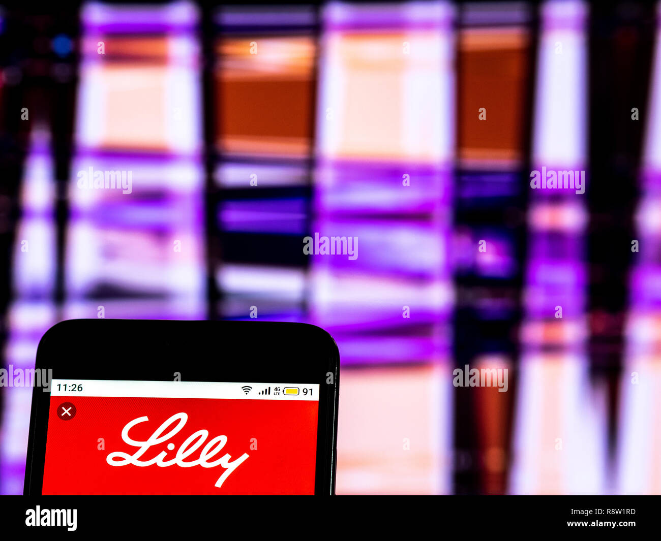 Eli Lilly and Company azienda farmaceutica visto il logo visualizzato sul telefono intelligente. Foto Stock