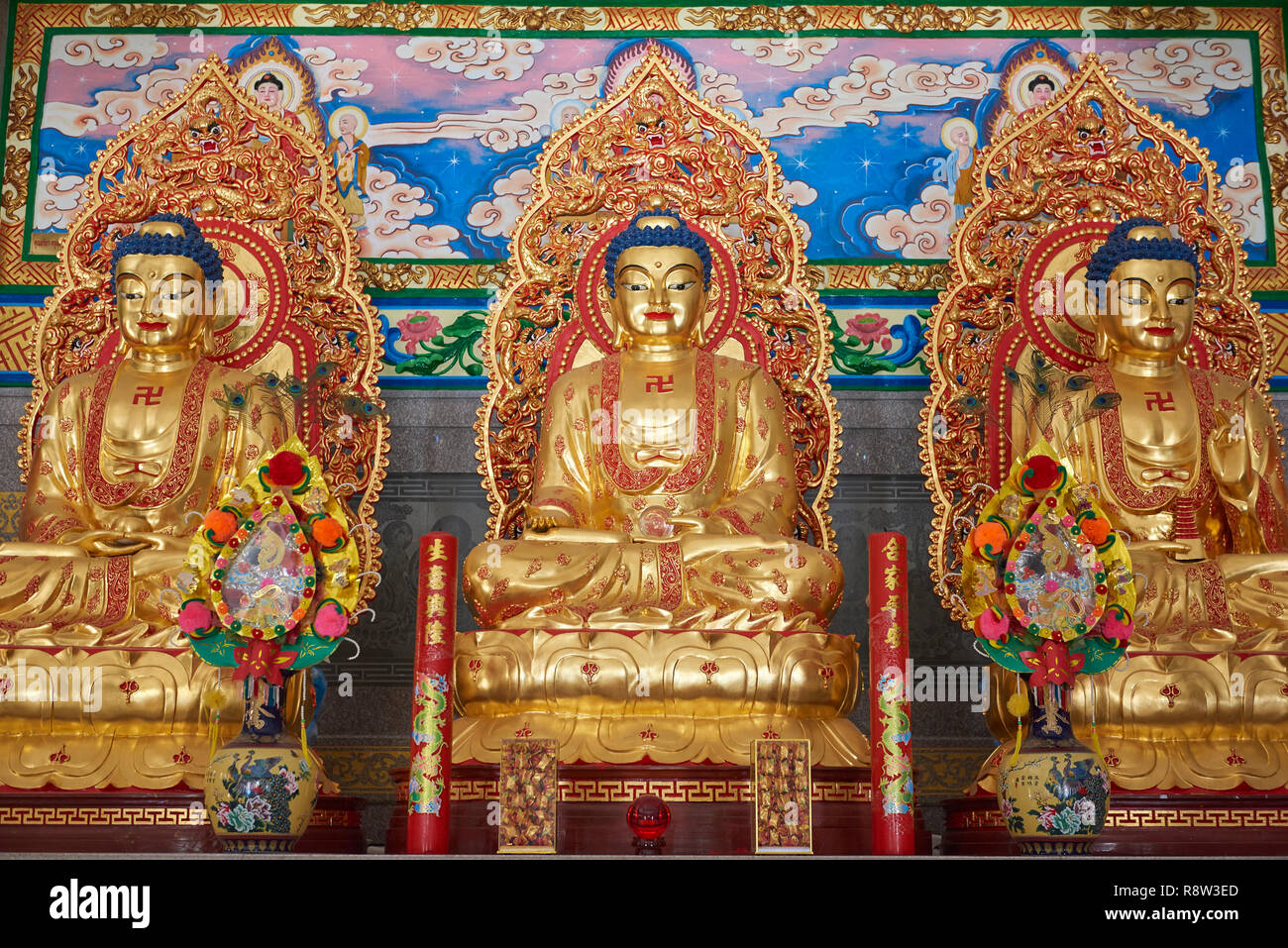Dettaglio del Budda dorati all'interno di Kuang Im Cappella, vicino al Fiume Kwai, Kanchanaburi, Thailandia. Foto Stock