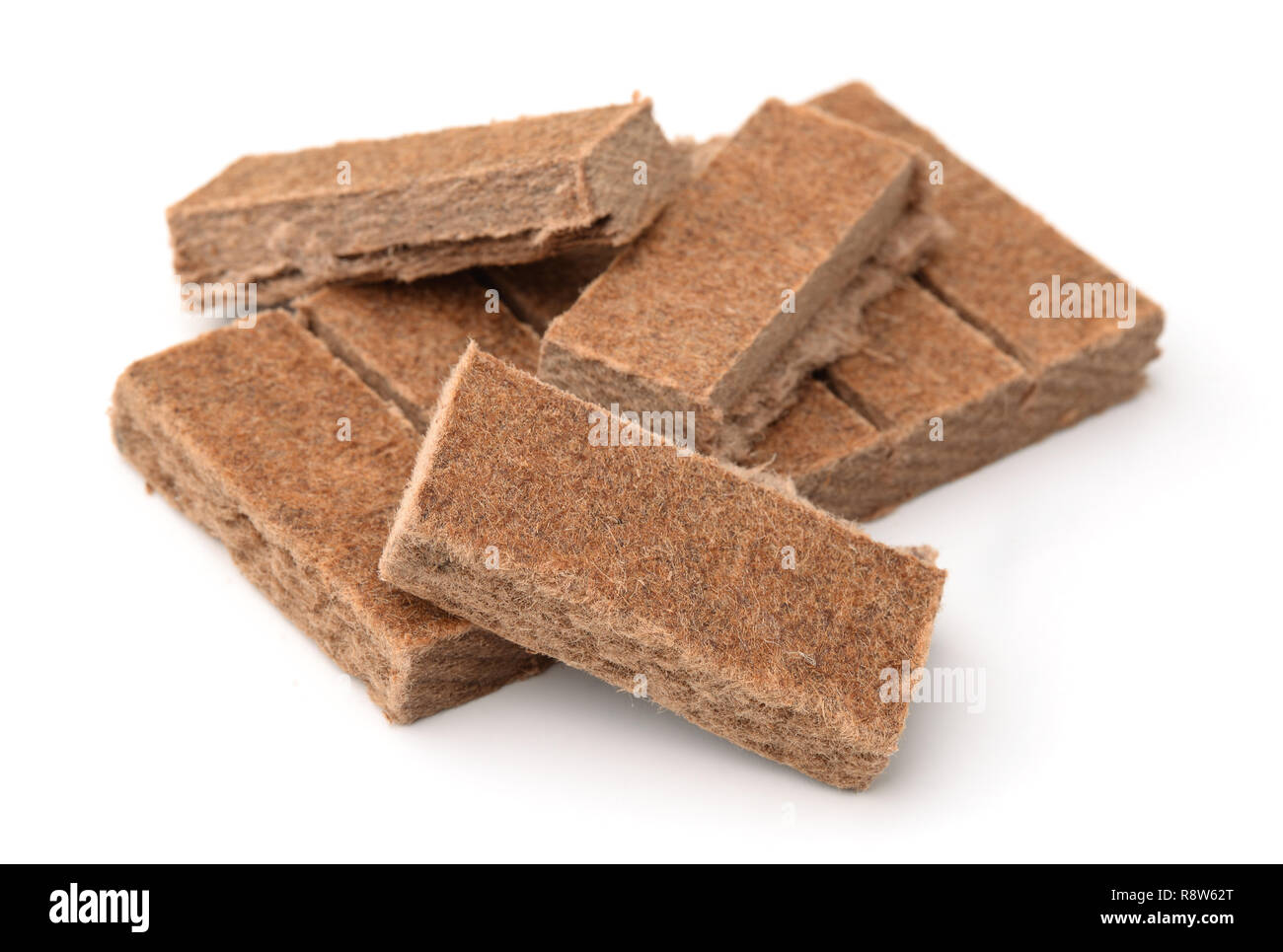 Gruppo di legno bricchetti di innesco isolato su bianco Foto Stock