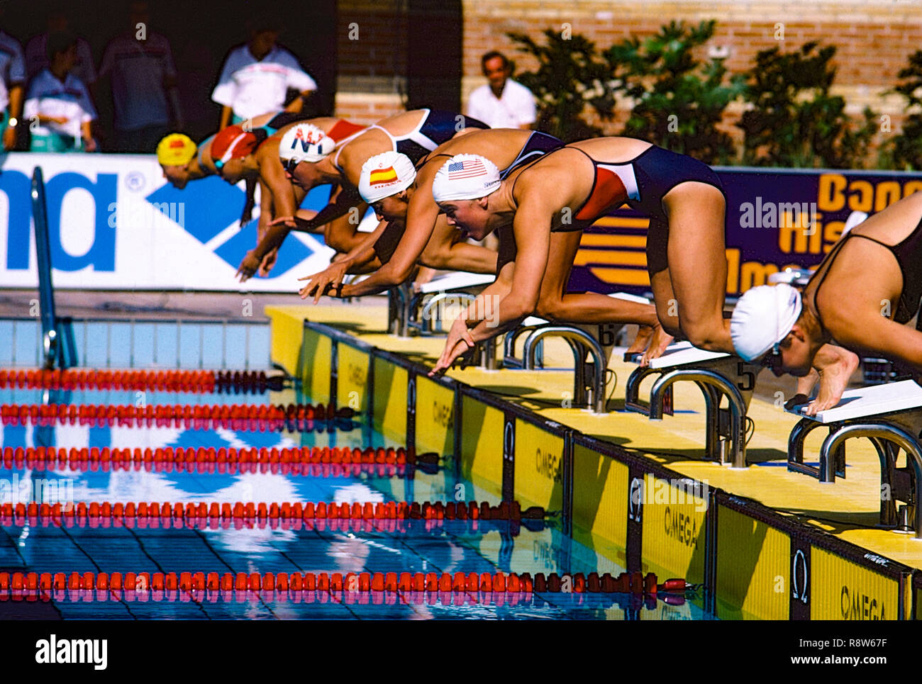 Nuotatori allo start della gara Foto Stock