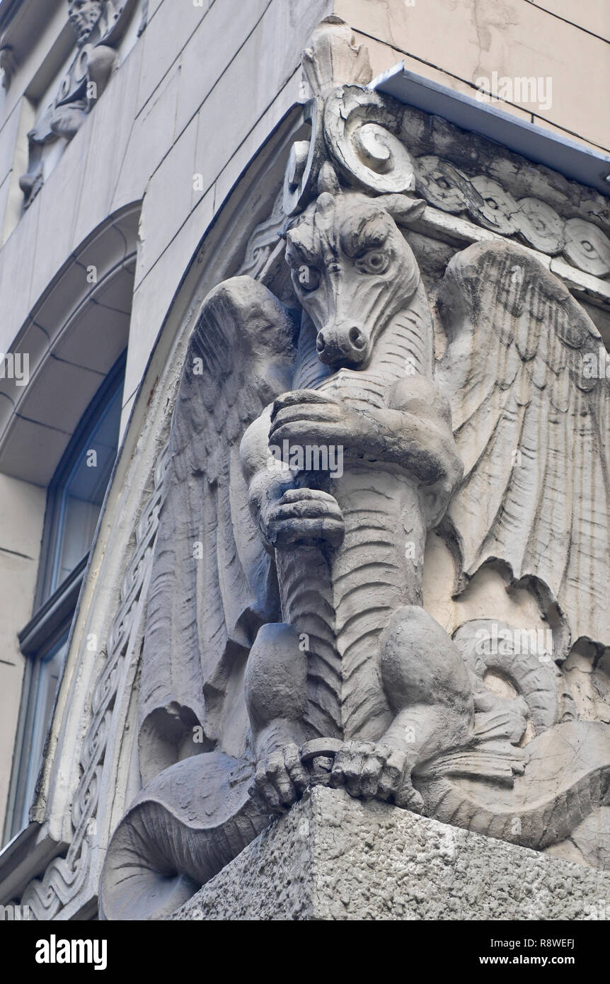 Dragon in Art Nouveau Distretto, Dragon, Antonijas street, Riga, Lettonia Foto Stock