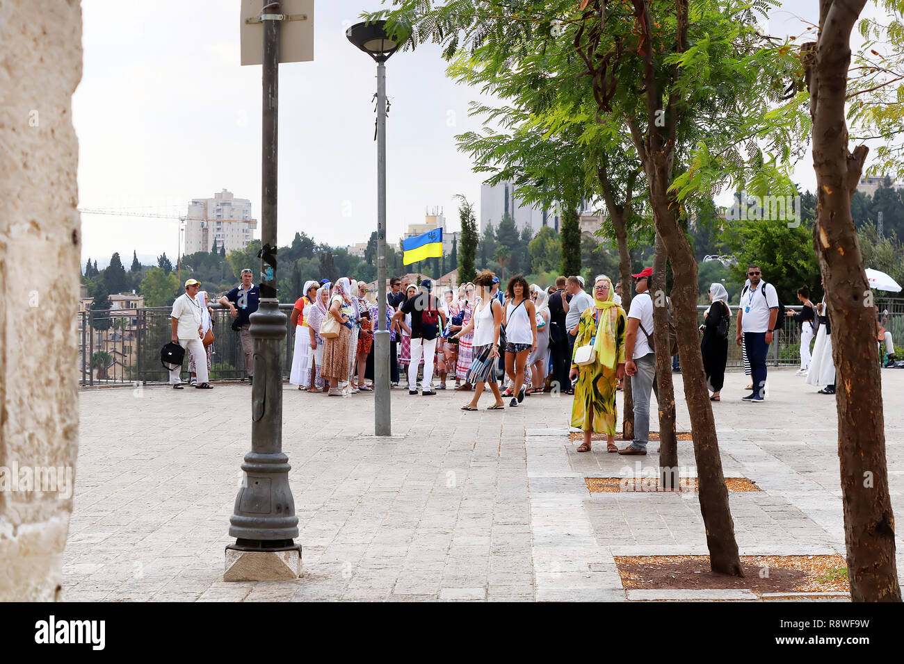 Gerusalemme, Israele - 20 settembre 2017: gruppo di turisti ucraini nella città vecchia di Gerusalemme nei pressi di Porta di Jaffa Foto Stock