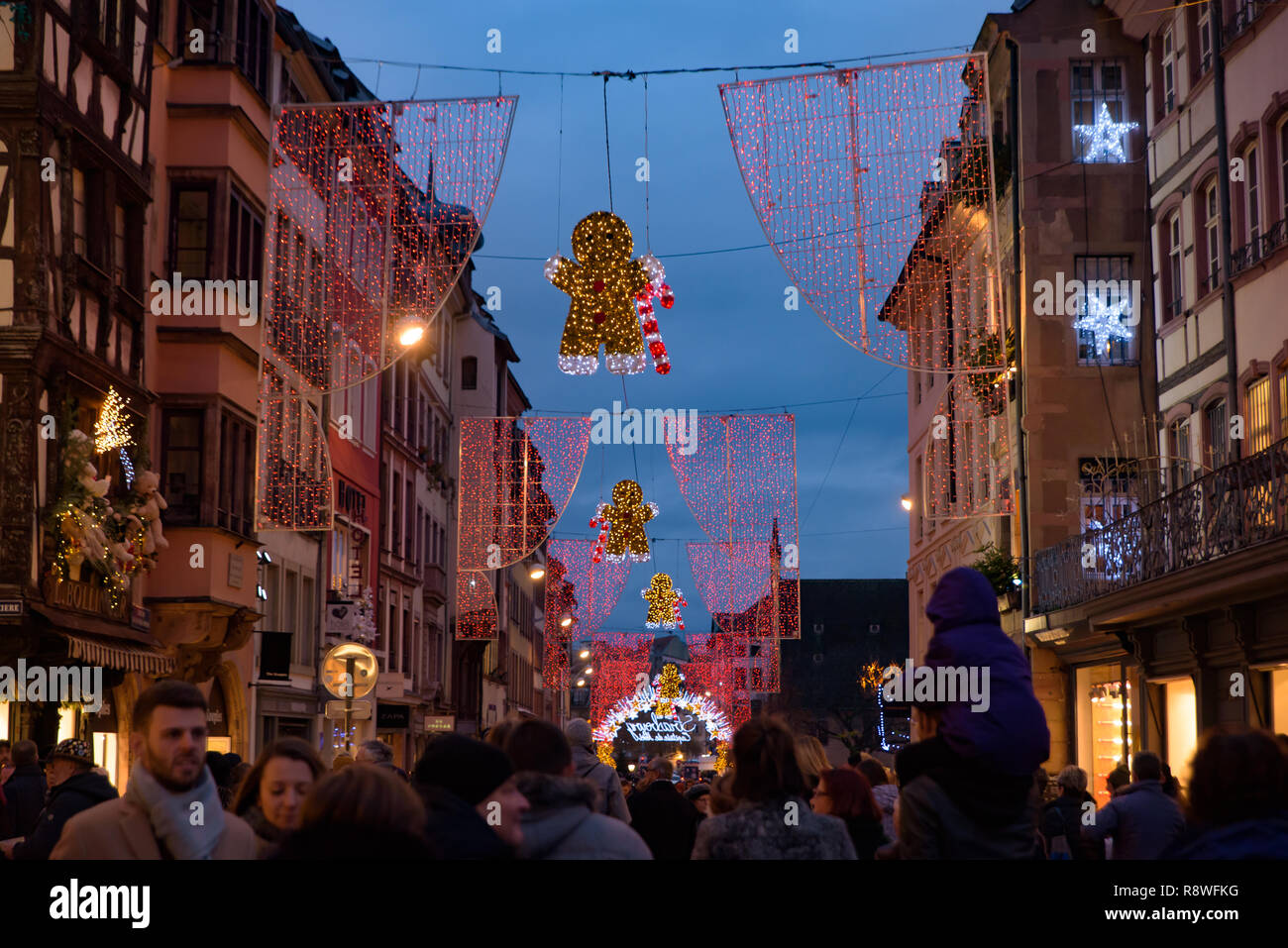 2018 Mercatino di Natale a Strasburgo, capitale de Noel in Francia. Un attacco terroristico avvenuto il 11 dicembre. Foto Stock