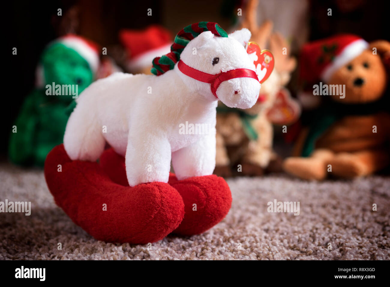 Pretty pony, una vacanza themed Puffo dal bambino Ty collezione. È qui illustrato in una visualizzazione di altro Natale Beanie neonati. Foto Stock
