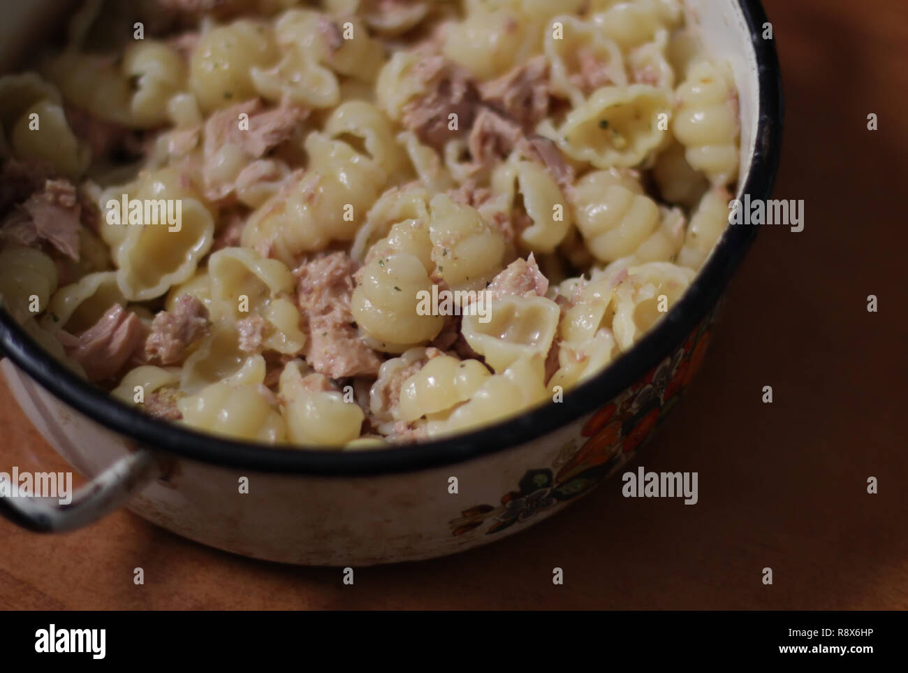 Pasta con tonno in scatola Foto Stock