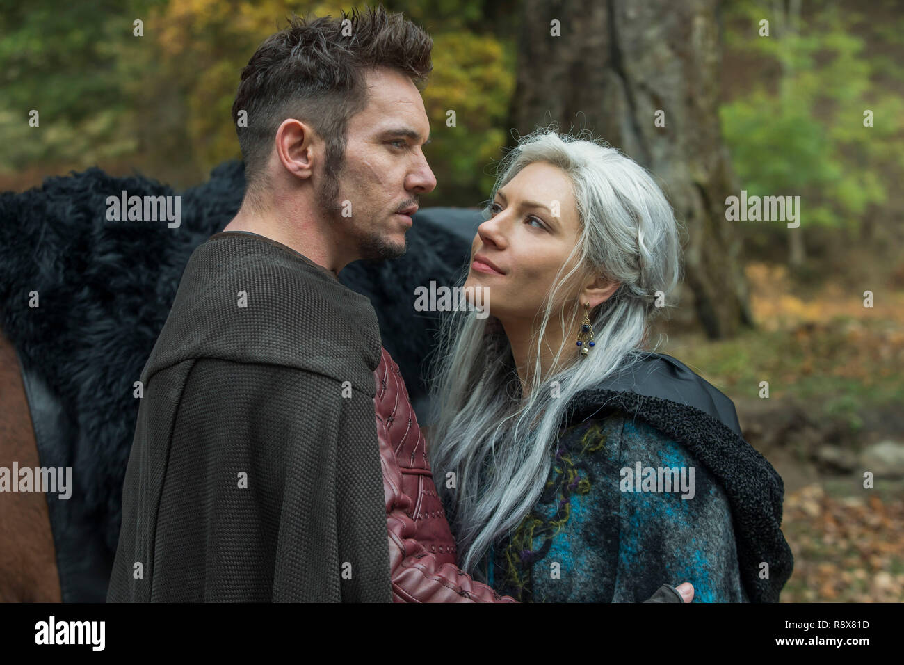 I vichinghi, (da sinistra): Jonathan Rhys Meyers, Katheryn Winnick, 'assassinio più fallo', (stagione 5, ep. 512, in onda nel Dicembre 5, 2018). photo: Jonathan Hession / ©History Channel / cortesia Everett Collection Foto Stock