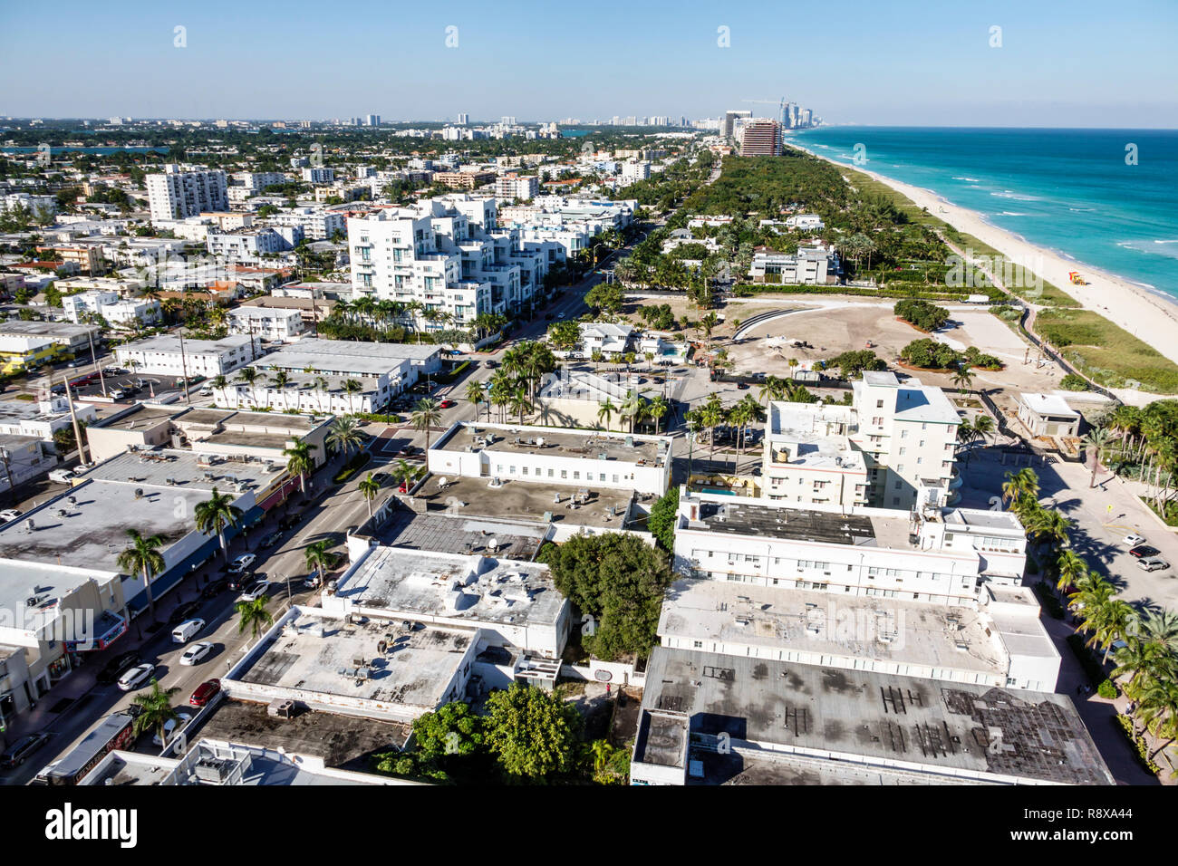 Miami Beach Florida, North Beach, vista aerea dall'alto, edifici a tetto piatto, residenze d'affari, Oceano Atlantico, FL181205136 Foto Stock
